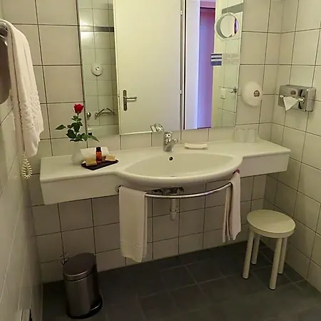 Hotel Du Port 3*