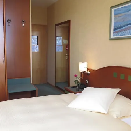 Du Port 3* Λωζάνη