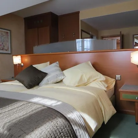 Du Port Hotel 3*