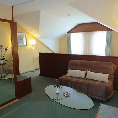 Du Port Hotel